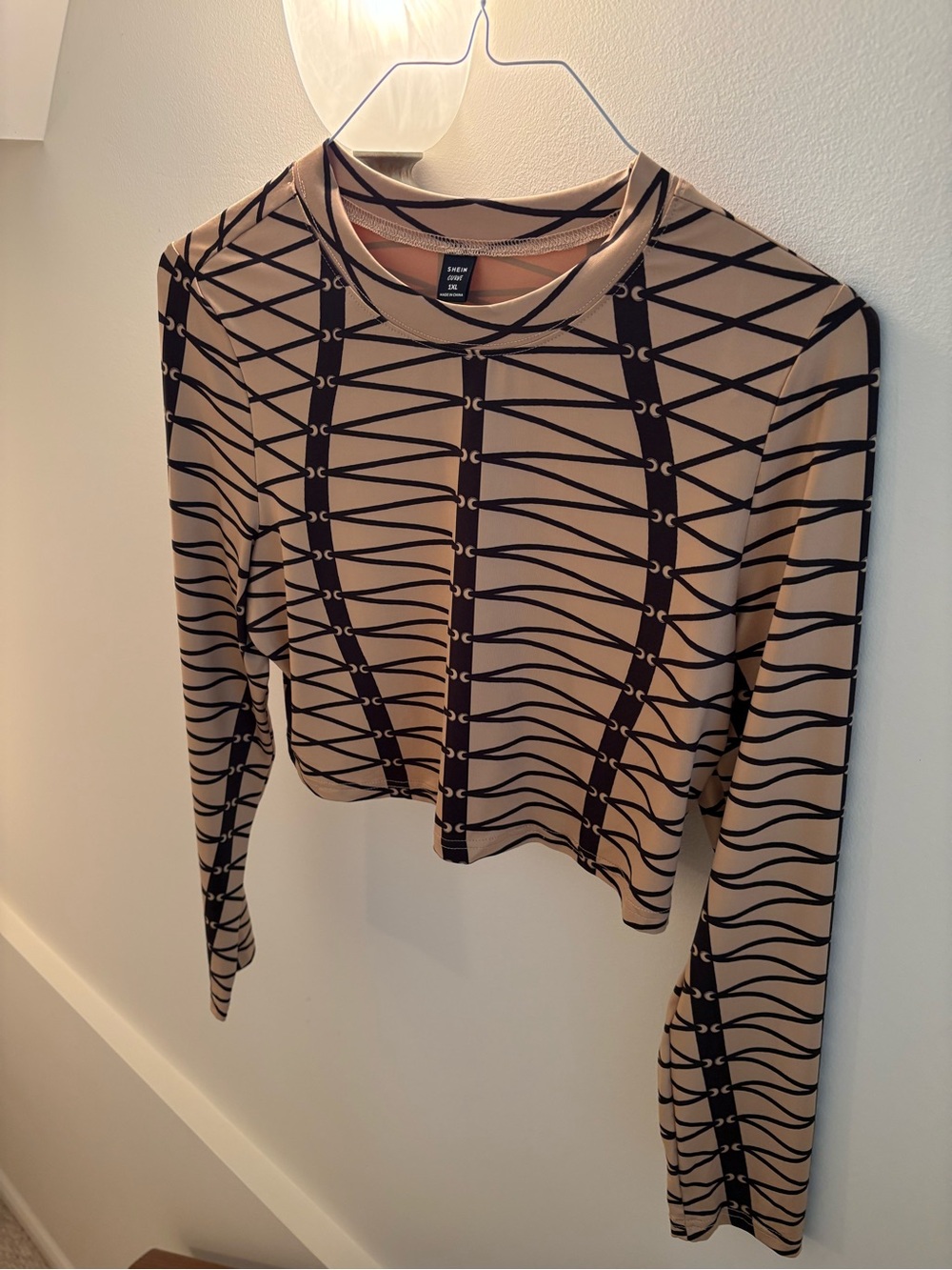 SHEIN Curve Beige and Black Printed Long-Sleeve Crop Top